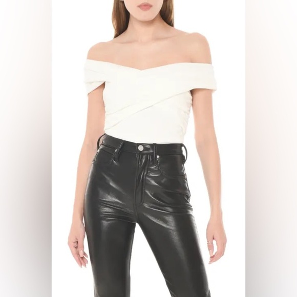Wayf White Criss Cross Off shoulder bodysuit Size :small - Picture 1 of 5